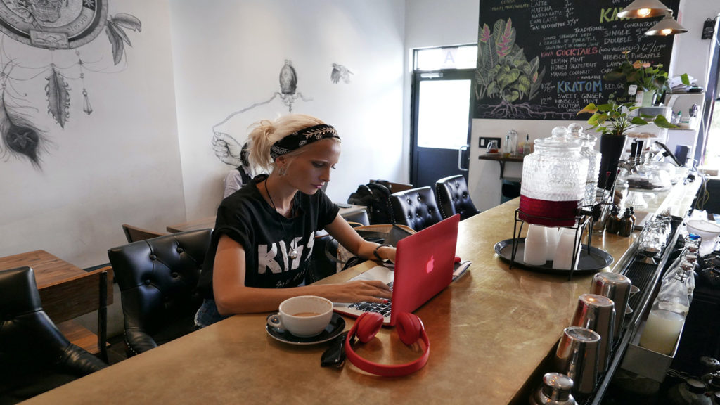 Coffee shops in Sale with free wifi