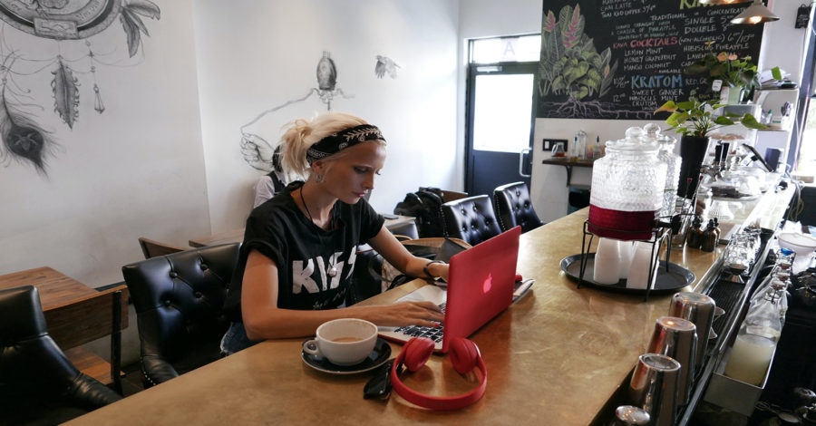 Coffee shops in Sale with free wifi