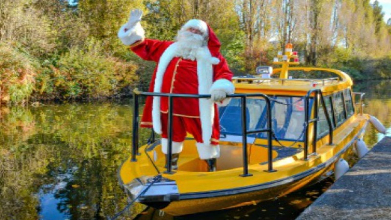 Santa cruises into intu Trafford Centre on Manchester’s first ‘waxi’